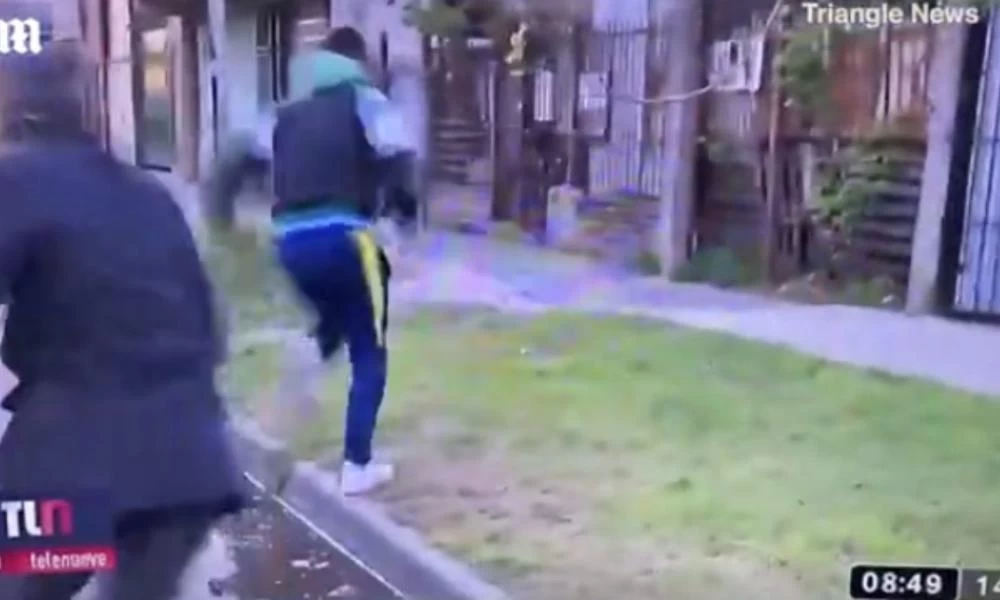 Απίθανο περιστατικό: Κλέβουν κινητό δημοσιογράφου στον αέρα!